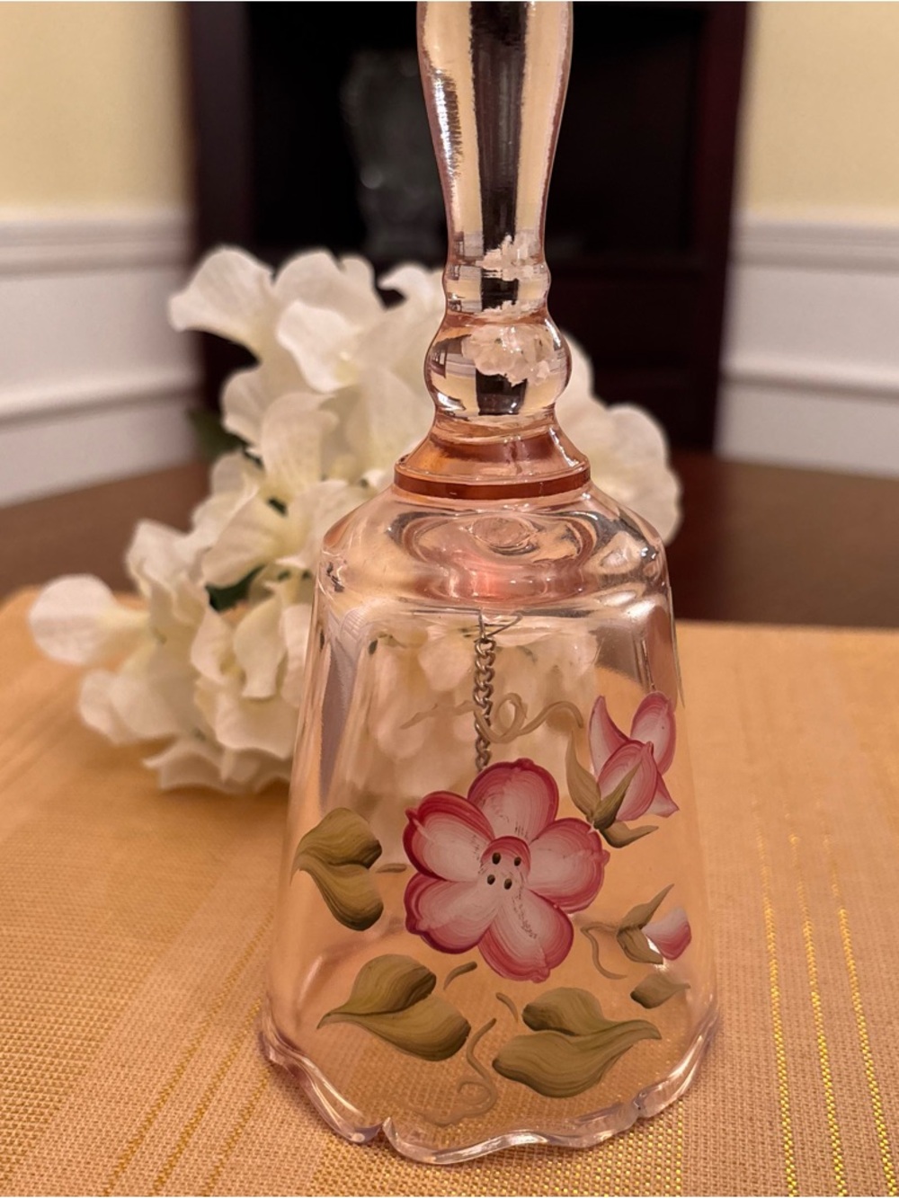 VINTAGE FENTON ART GLASS BELL HAND PAINTED IN DUSTY ROSE WITH FLORAL DESIGN EUC